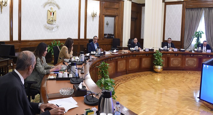 بالصور.. رئيس الوزراء يواصل متابعة الاستعدادات الخاصة بعقد المؤتمر الاقتصادي الذي كلّف به الرئيس السيسي