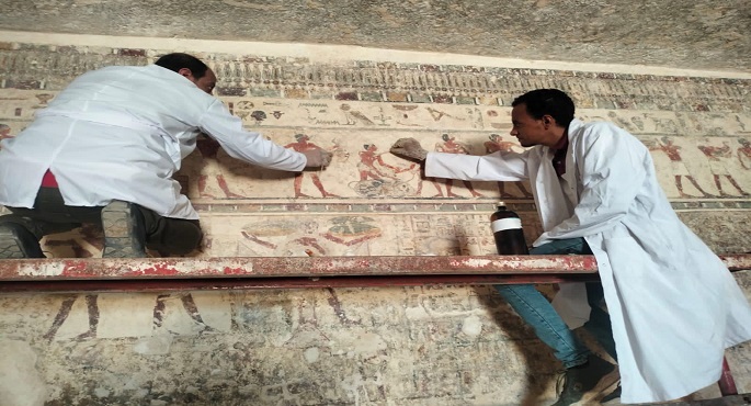 بالصور.. الآثار: بدء أعمال الموسم الثاني لترميم المقبرتين 29 و 33 بمنطقة بنى حسن بالمنيا