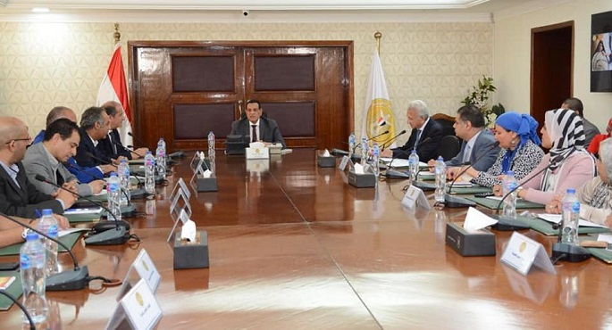 بالصور.. وزير التنمية المحلية يرأس الاجتماع التنسيقى الأول للجنة الخاصة بتطوير ودعم منصة ” أيادى مصر”