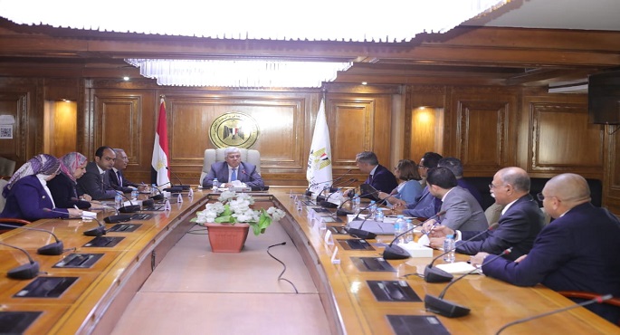 بالصور.. وزير التعليم العالي يبحث سبل تعزيز التعاون البحثي والعلمي مع مؤسسة كلاريفيت