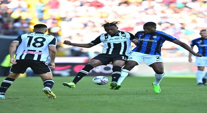 أودينيزي بضرب إنتر بثلاثية ويرتقي مؤقتا لصدارة الدوري الإيطالي