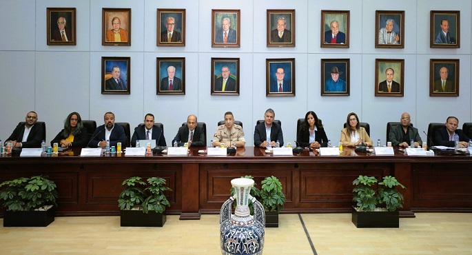 بالصور.. وزير السياحة يتابع مستجدات الأعمال بمنطقة خدمات الزائرين بالمتحف المصري الكبير