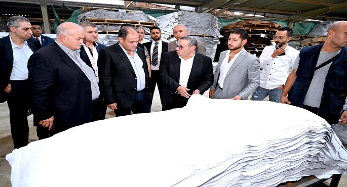 بالصور.. وزير التجارة والصناعة يتفقد عدد من المدابغ ووحدات انتاج الغراء والمركز التكنولوجي