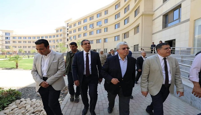 بالصور.. وزير التعليم العالي يتفقد مدينة زويل للعلوم والتكنولوجيا والابتكار
