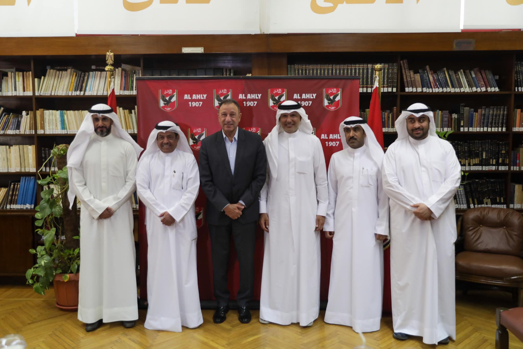 الخطيب يؤكد عمق العلاقات التاريخية التي تجمع النادي الأهلي بالاتحاد الكويتي لكرة القدم
