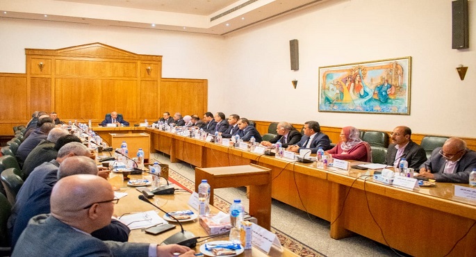 بالصور .. وزير الرى يجتمع مع قيادات الوزارة لمتابعة موقف المشروعات الجارية