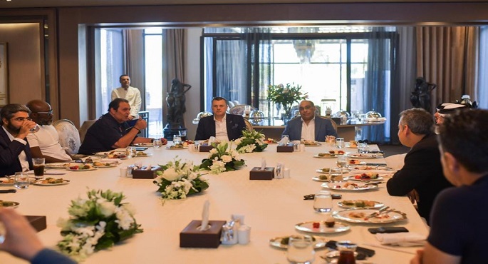 وزير السياحة والآثار يلتقي كبار منظمي الرحلات الأوروبية لبحث سبل دفع مزيد من الحركة السياحية لمصر