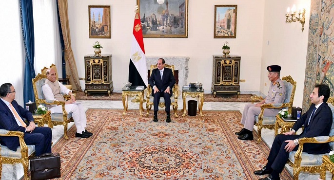 الرئيس السيسي يستقبل وزير الدفاع الهندي ويؤكد اعتزاز مصر بالروابط التاريخية بين البلدين