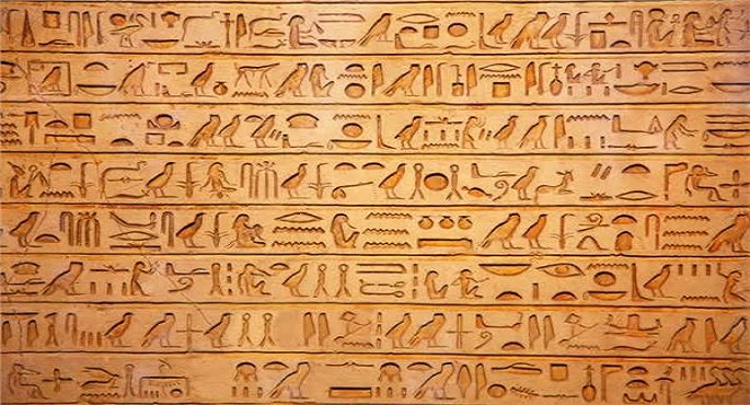 السياحة والآثار تحتفل بمرور 200 عام على فك رموز الكتابة المصرية القديمة