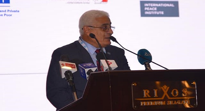بالصور.. اللواء عوض يستعرض التحديات و الحلول أمام نظام التأمين الاجتماعي في مصر
