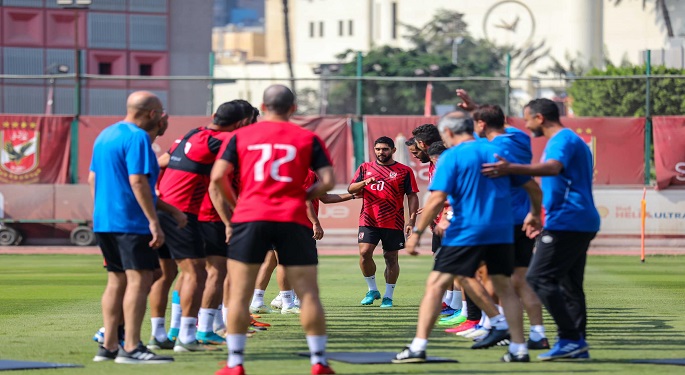الأهلي يستعد للموسم الجديد .. وشادي حسين يشارك في التدريبات
