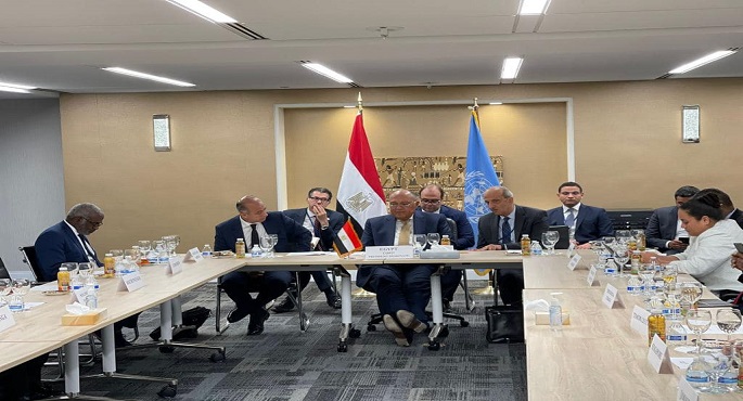 بالصور .. شكري يؤكد على الأهمية التي توليها الرئاسة المصرية لمؤتمر المناخ
