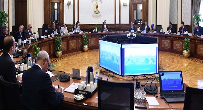 بالصور.. رئيس الوزراء يترأس الاجتماع الأول للجنة العليا لصناعة السيارات
