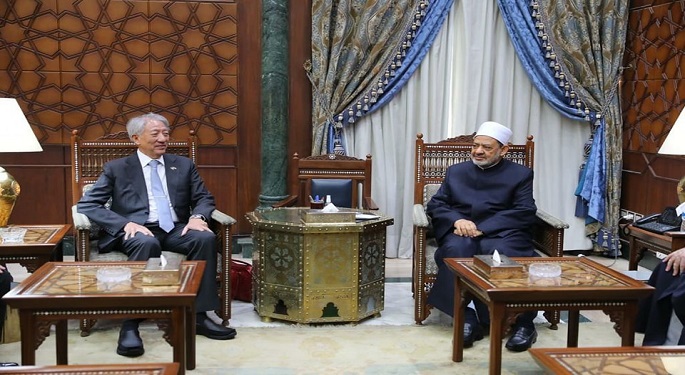 شيخ الأزهر يبحث مع كبير وزراء سنغافورة سبل مواجهة قضايا الإرهاب وتغير المناخ
