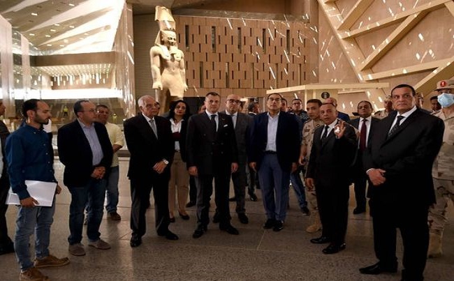 بالصور.. رئيس الوزراء يتجول بالمتحف المصري الكبير لمتابعة آخر مستجدات الأعمال