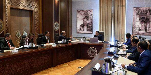 بالصور.. رئيس الوزراء يتابع مع وزير قطاع الأعمال العام عددا من ملفات العمل