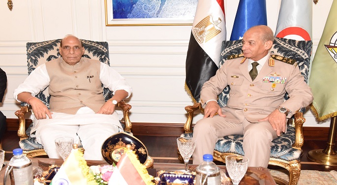بالصور.. وزير الدفاع يبحث مع نظيره الهندي مجالات التعاون العسكري