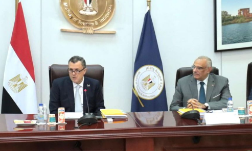 وزير السياحة والآثار يترأس أول اجتماع للمجلس الأعلى للآثار منذ توليه منصبه