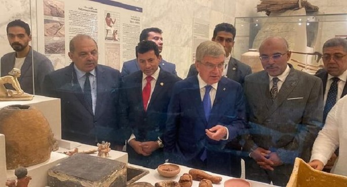 بالصور.. وزير الرياضة يصطحب رئيس اللجنة الأوليمبية الدولية في زيارة لمتحف الحضارات