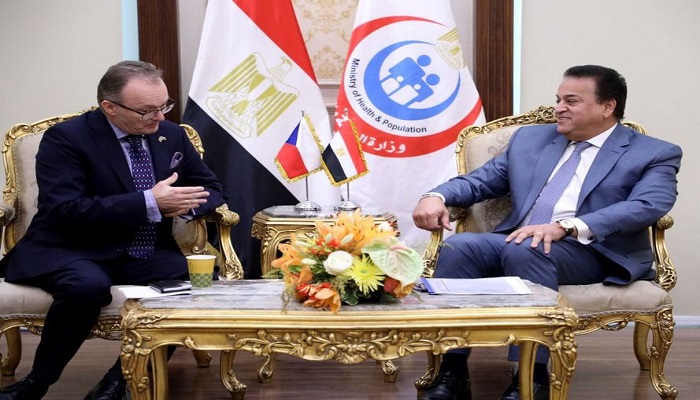 بالصور.. وزير الصحة يبحث مع سفير دولة التشيك بمصر التعاون في مجال الصناعة والاستثمار الطبي