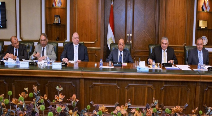 وزير الطيران يؤكد أهمية تطبيق أعلى المعايير الدولية للأمن والسلامة
