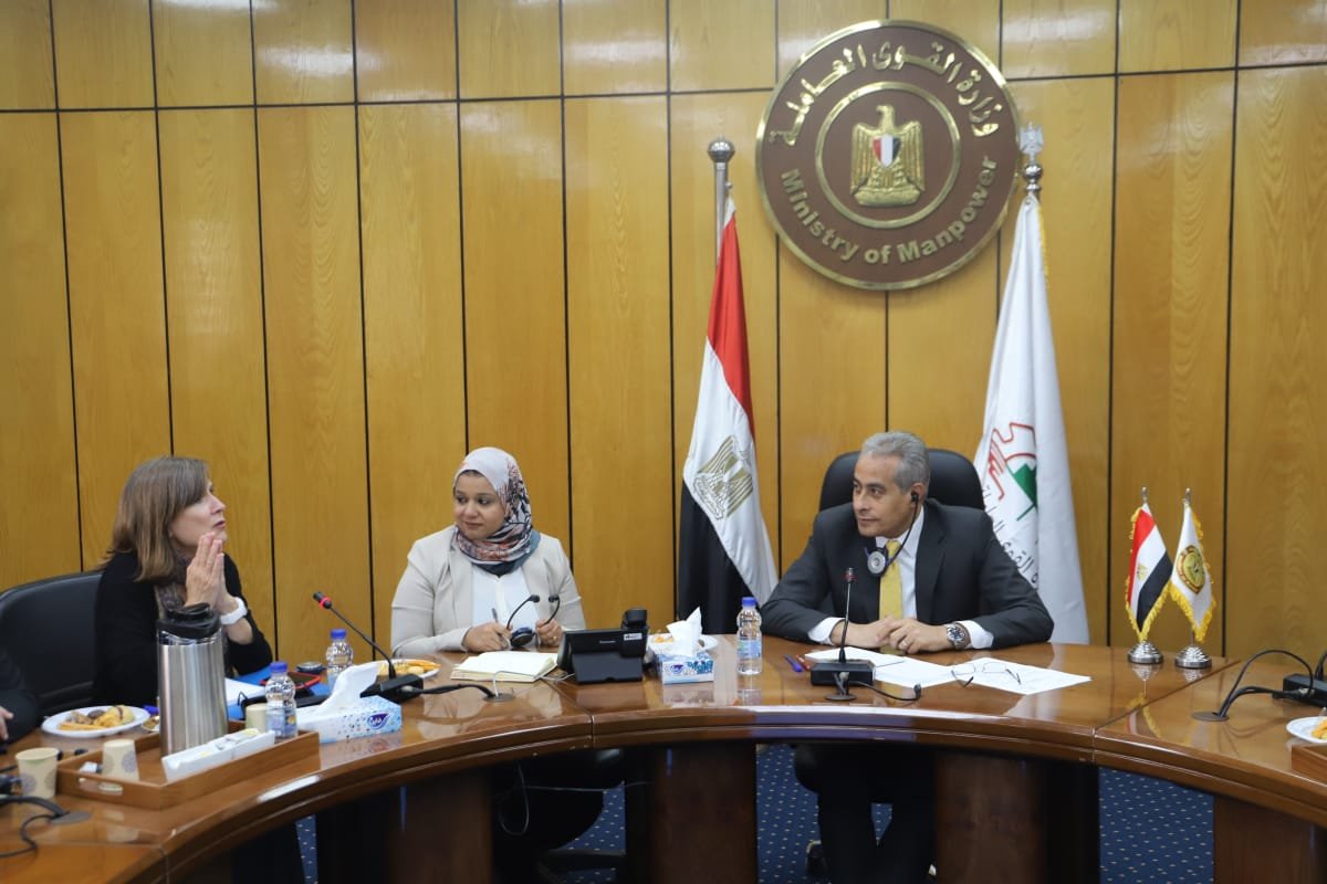 بالصور.. وزير القوى العاملة يلتقى وفداً من منظمة العمل الدولية بجنيف