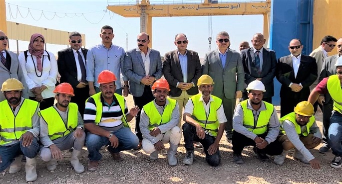 بالصور.. وزير التجارة والصناعة ومحافظ أسوان يفتتحا ويتفقدا 6 مصانع من المنشأت الصناعية بمنطقة العلاقى الصناعية
