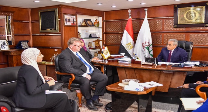 بالصور .. وزير القوى العاملة يبحث مع مدير مكتب منظمة العمل الدولية بالقاهرة عددا من الملفات ذات الإهتمام المشترك