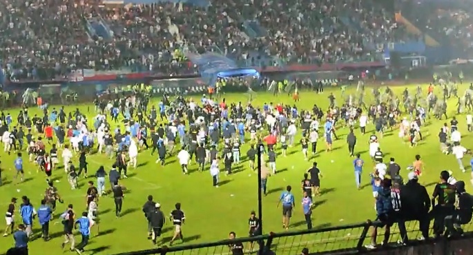 حكومة اندونيسيا تطالب الشرطة بسرعة تحديد ومعاقبة المسئولين عن حادث التدافع