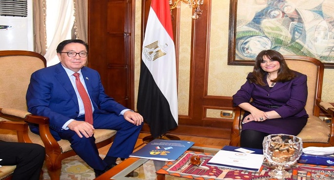 بالصور.. وزيرة الهجرة تستقبل سفير جمهورية كازاخستان لدى مصر لبحث ملفات التعاون المشترك
