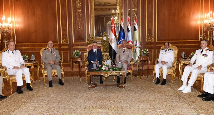 بالفيديو والصور.. وزير الداخلية وقيادات الشرطة يقدمون التهنئة للفريق أول محمد زكي بمناسبة ذكرى انتصارات أكتوبر