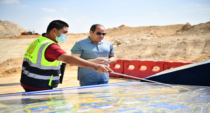 بالصور.. الرئيس السيسي يتفقد الأعمال الإنشائية لتطوير عدد من الطرق والمحاور بالقاهرة الكبرى