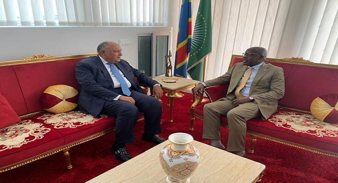 بالصور.. وزير الخارجية يلتقي مع نظيره الكونغولي على هامش الاجتماع الوزاري التحضيري لمؤتمر المناخ بكينشاسا