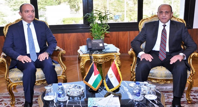 وزير الطيران يبحث مع السفير الأردنى بالقاهرة تعزيز التعاون فى مجال النقل الجوي