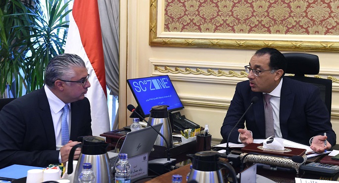 بالصور .. رئيس الوزراء يلتقي رئيس مجلس إدارة الهيئة العامة للمنطقة الاقتصادية لقناة السويس