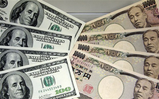 الين يتراجع مع تضاؤل ​​آمال التحول الوشيك من بنك اليابان والدولار مستقر