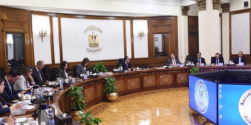 بالصور .. رئيس الوزراء يتابع مستجدات برنامج الطروحات العامة