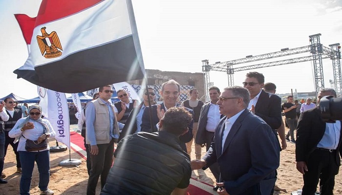 بالصور.. وزير الاتصالات يدشن الكابل البحرى الجديد Red2Med المملوك للشركة المصرية للاتصالات