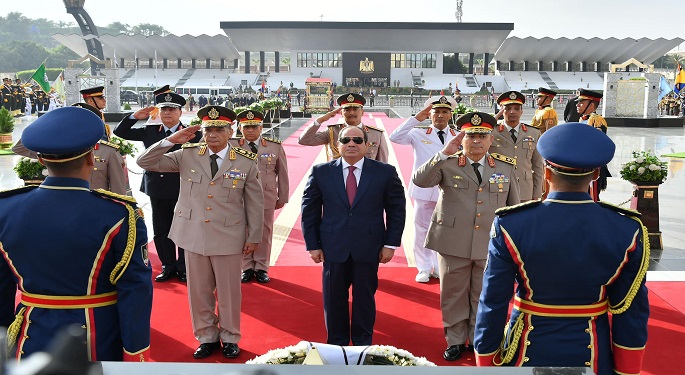 بالفيديو والصور.. الرئيس السيسي يضع أكاليل الزهور على قبر الجندي المجهول وعبد الناصر والسادات بمناسبة ذكرى انتصارات أكتوبر