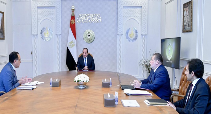 الرئيس السيسي يوجه الحكومة والبنك المركزي ببلورة مبادرات لجذب الاستثمارات