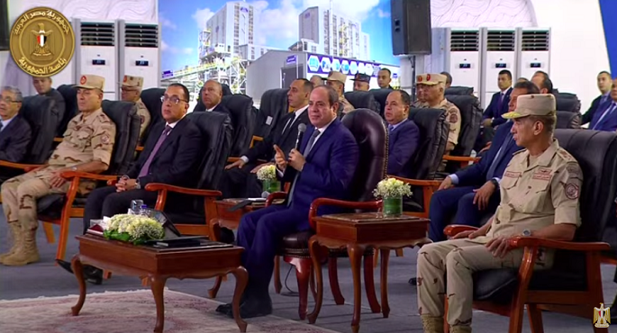 بالفيديو .. السيسي يدعو القطاع الخاص للمساهمة في تعظيم القيمة المضافة لمشروع الرمال السوداء
