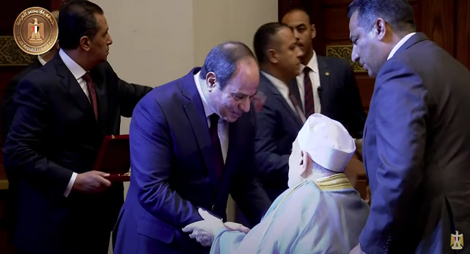بالفيديو .. السيسي يكرم عددا من العلماء داخل وخارج مصر خلال احتفالية المولد النبوي الشريف