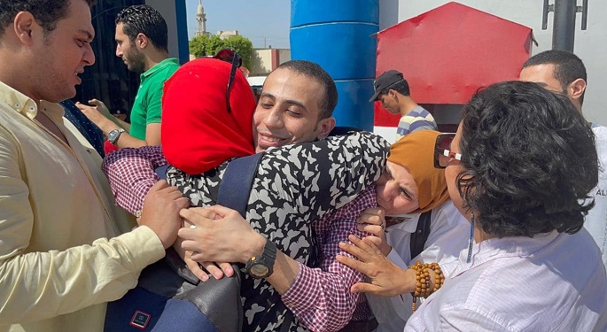عضو لجنة العفو الرئاسي ينشر صورًا للإفراج عن عدد من المحبوسين