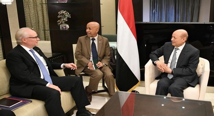 العليمي يبحث مع المبعوث الأمريكي سبل إحياء مسار السلام في اليمن