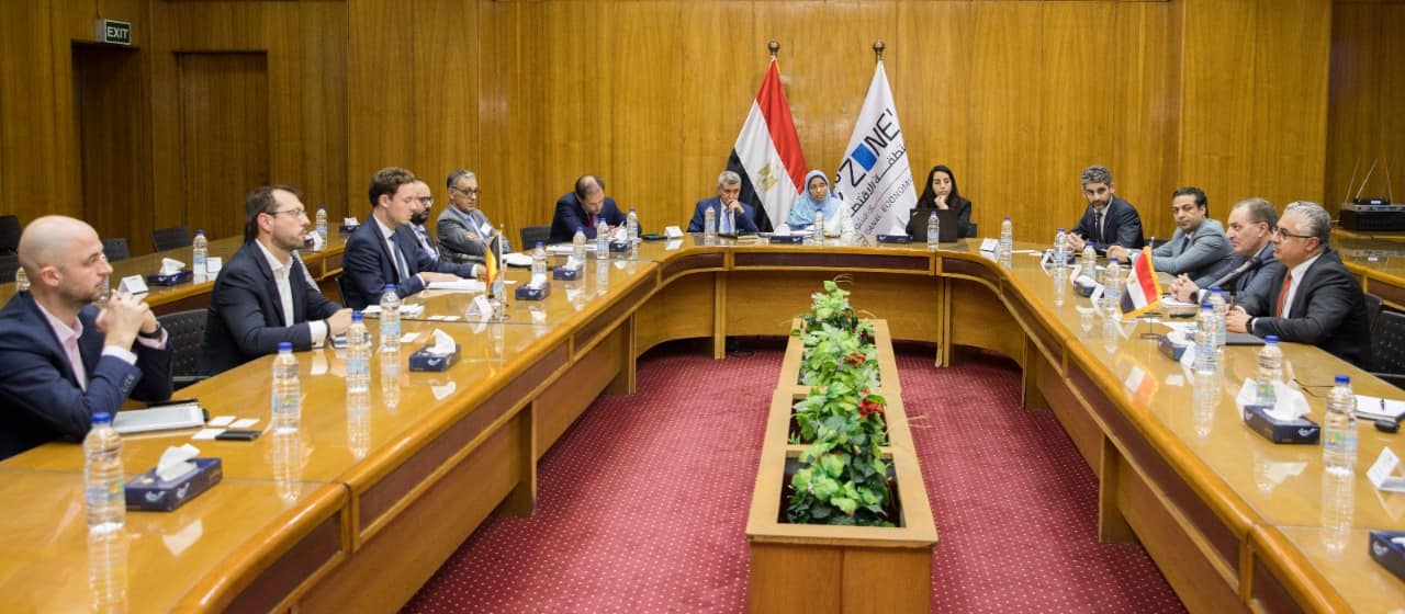 رئيس المنطقة الاقتصادية يلتقي وفداً من الشركات البلجيكية لبحث سبل التعاون في مجال الوقود الأخضر والصناعات المتنوعة