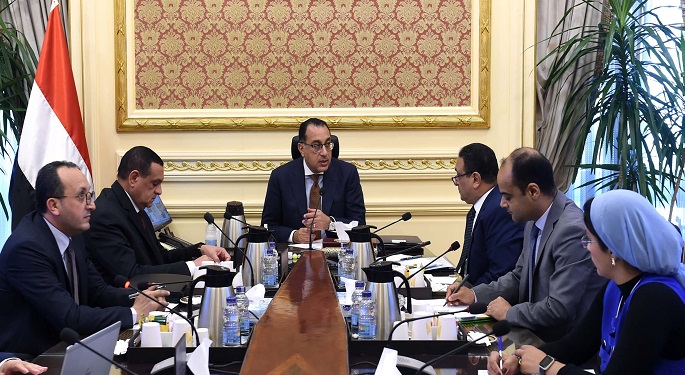 مدبولي يُوجه بتقييم الشركات المتعاقد معها بمنظومة النظافة في بعض أحياء القاهرة