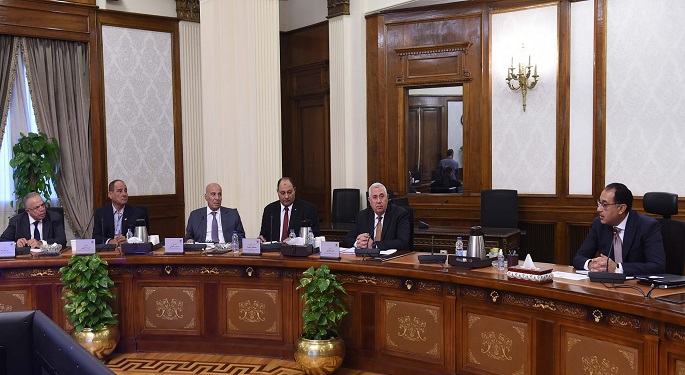 رئيس الوزراء يتابع مع جميع الأطراف المعنية حل مشكلة نقص الأعلاف في صناعة الدواجن