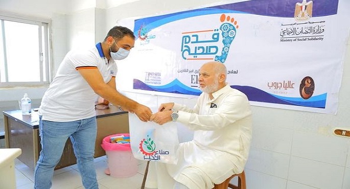 بالصور.. رئيس الوزراء يستعرض تقريرًا حول فعاليات القافلة الموسعة للجنة الطبية العليا والاستغاثات في محافظة شمال سيناء