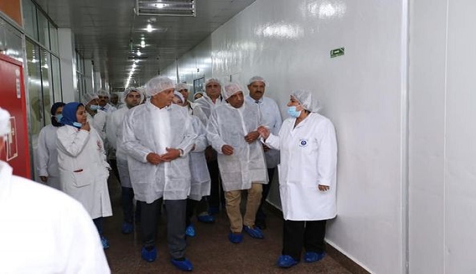 بالصور.. وزير قطاع الأعمال يتفقد المصانع بالإسكندرية ويستعرض مشروعات التطوير