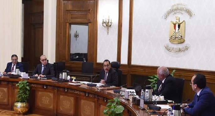 بالصور.. رئيس الوزراء يتابع سير العمل بمشروعات المياه والصرف الصحي بمحافظة الوادي الجديد